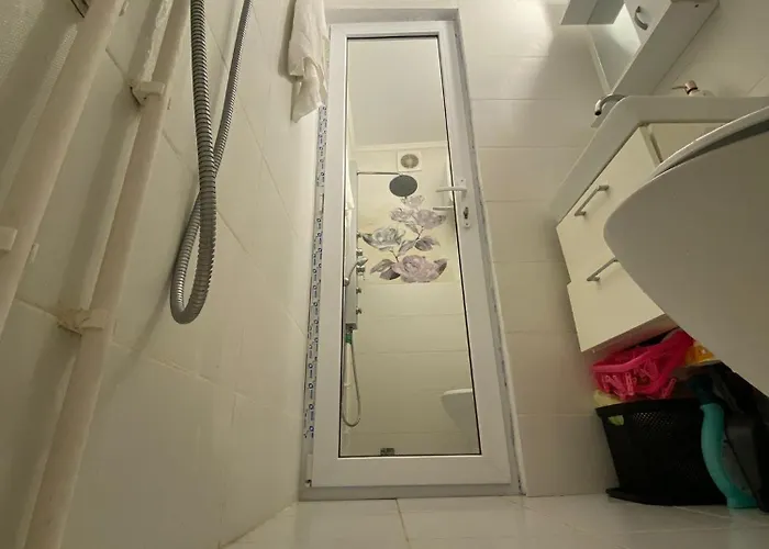 Cozy Corner Apartment *