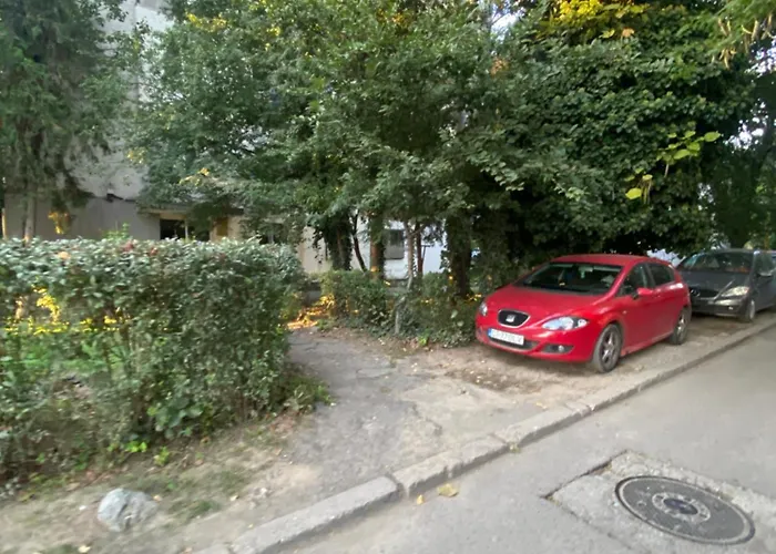 Cozy Corner Apartment *